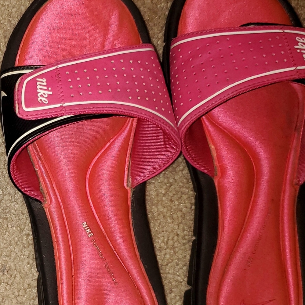 Nike slides